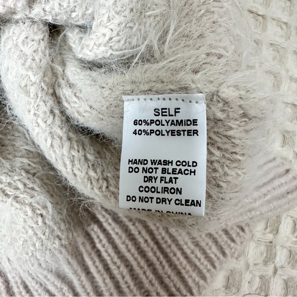 Women Fuzzy Pullover Sweater Oatmeal Cozy Chic Sweater NWT - Picture 8 of 9